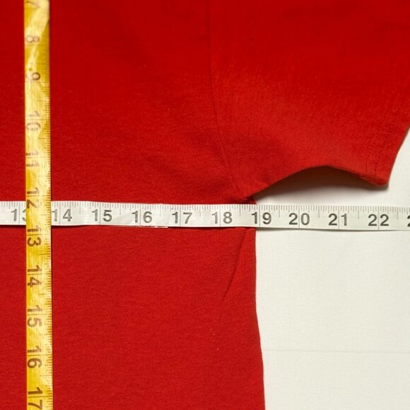 NEW Kareem Hunt Red Graphic Football T-Shirt M Gildan Heavy Cotton Sports Tee - Picture 6 of 7